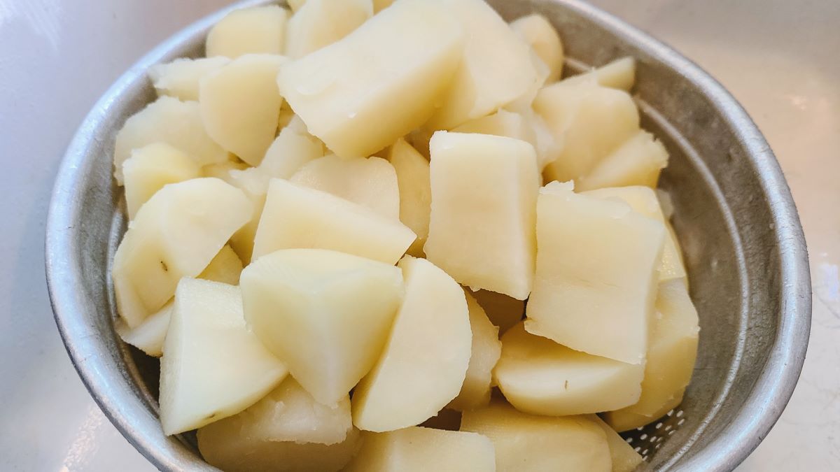 Classic And Simple Idaho Mashed Potatoes Recipe - Inspired Homemaker