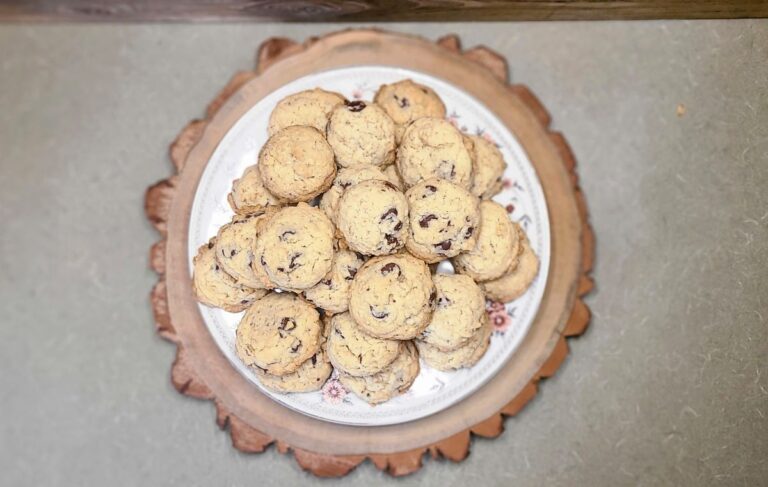 Easy No-Chill Norwegian Butter Cookie Recipe With Chocolate Chips