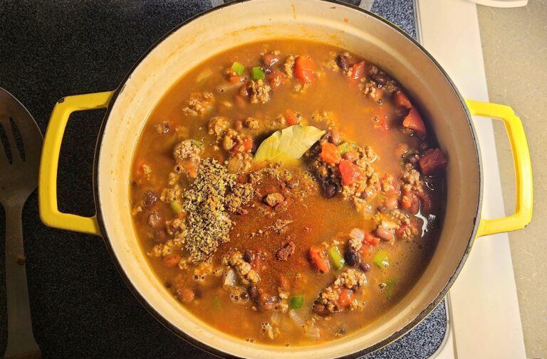 How To Make Easy Low-Sodium Chili With Ground Beef & Beans
