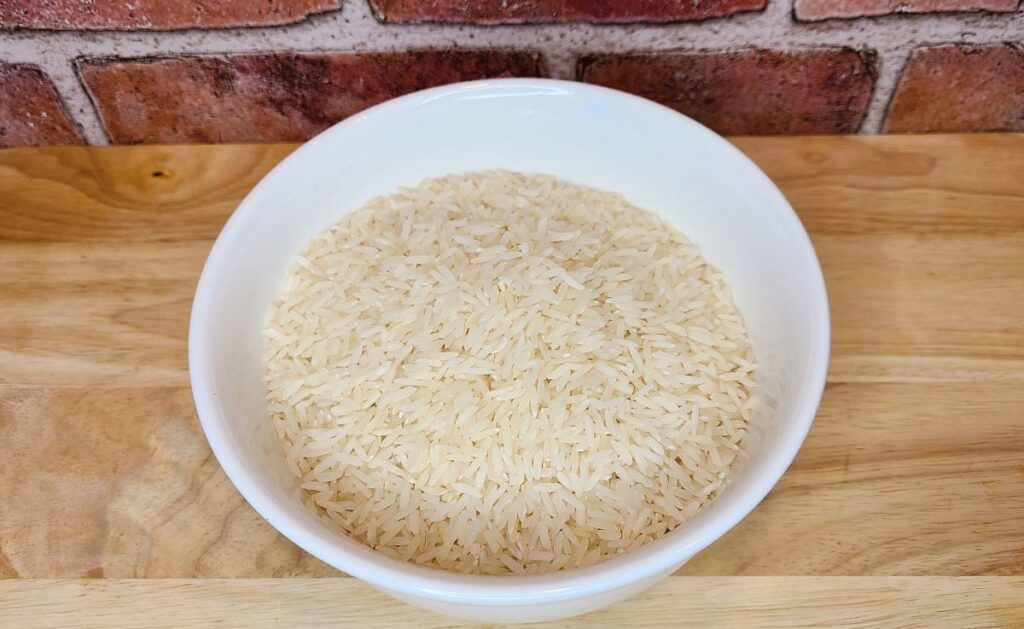 White bowel with rice for  What are the best things that go with dirty rice.
